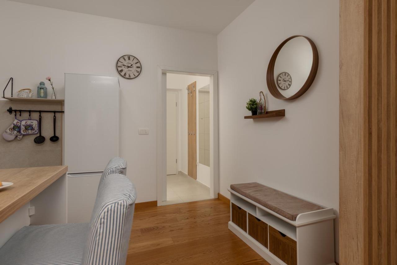 Emerald With Pool, Private And Private Sea View Terrace Apartment
