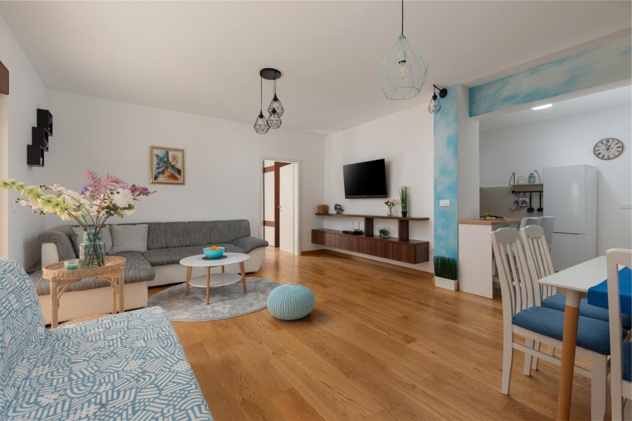 Emerald With Pool, Private And Private Sea View Terrace Apartman